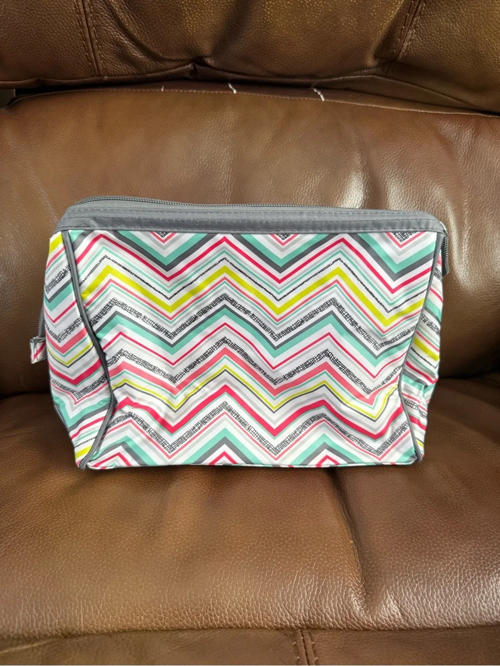 Thirty-One Chevron Pattern Cosmetic Travel Pouch - Multicolor